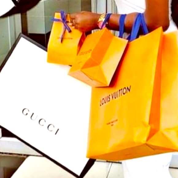 Meet your Posher, Shelly - Picture 1 of 1